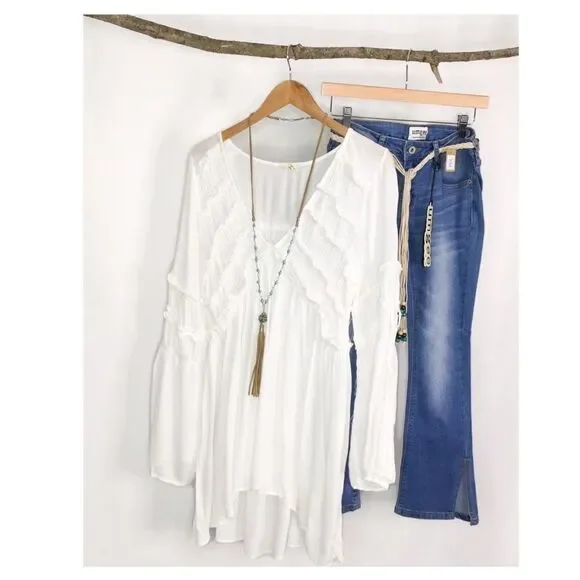 𝅺off White Tunic with Ruffle Detail & Bell Sleeves - Picture 4 of 13